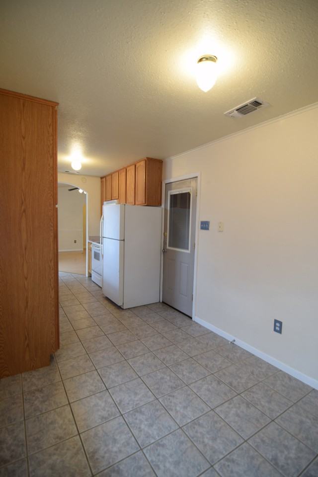 1415 Janet Ln - Photo 6 of 19