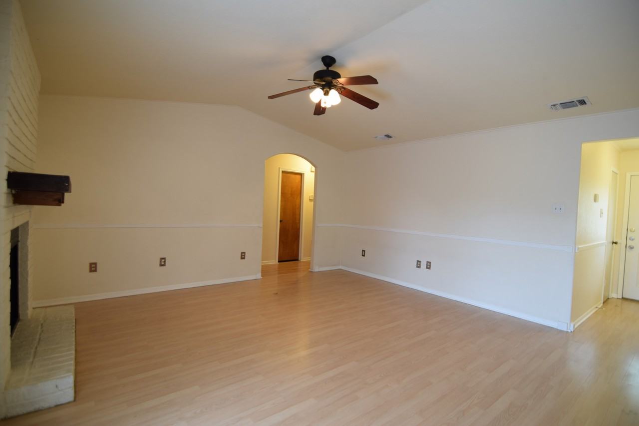 1415 Janet Ln - Photo 7 of 19