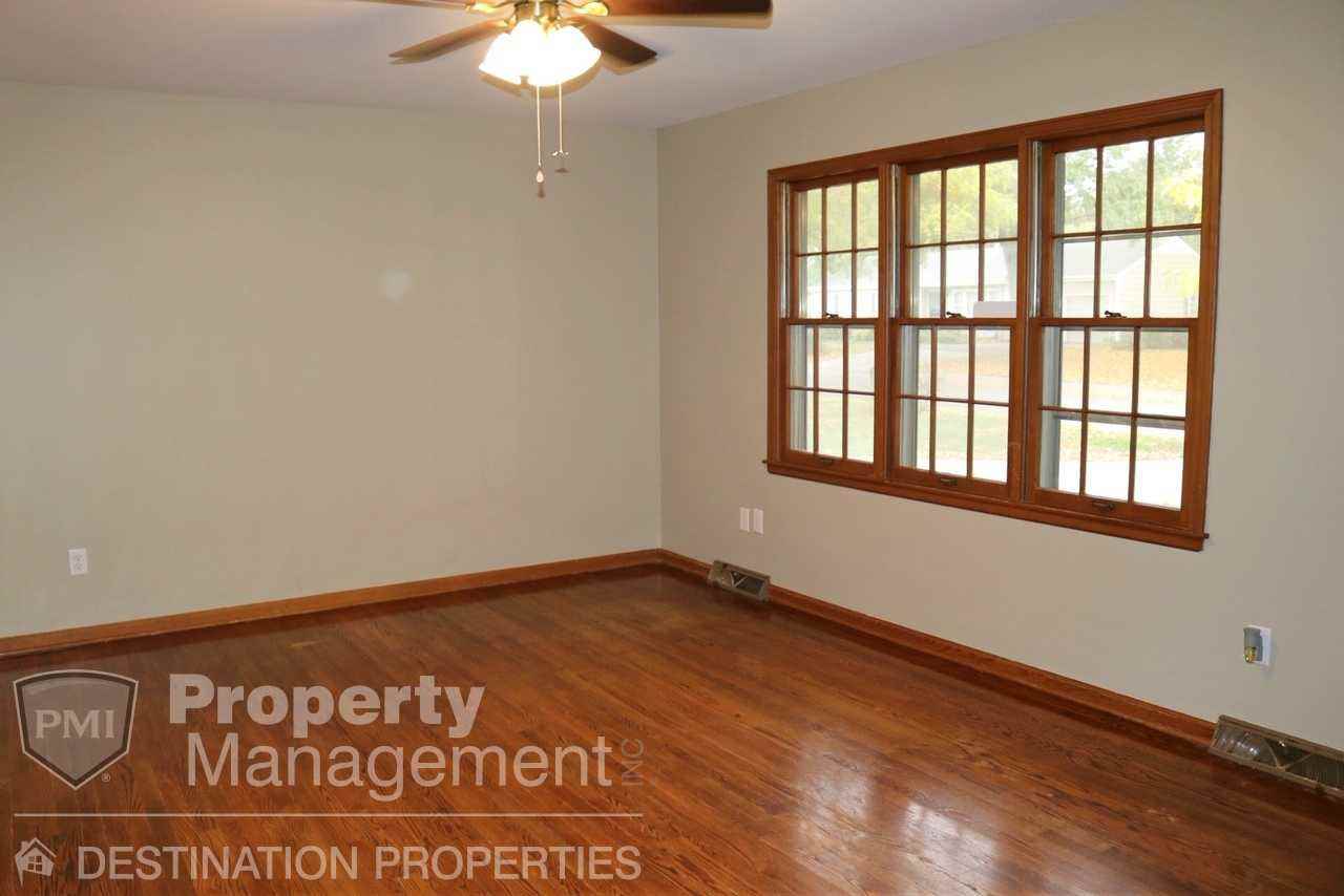 504 E Prairie St - Photo 3 of 15
