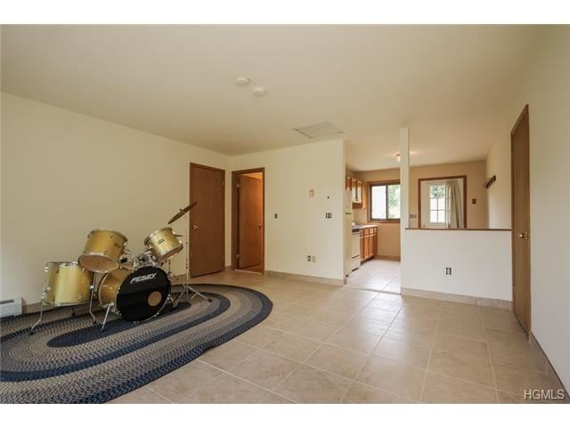 246 E Mountain Rd - Photo 3 of 8