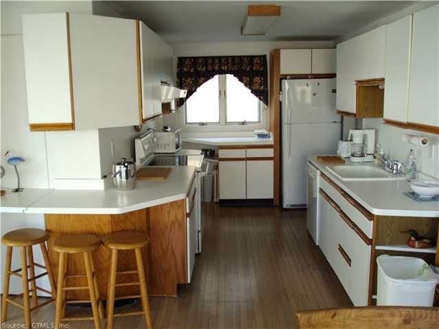 265 Giants Neck Rd - Photo 3 of 19