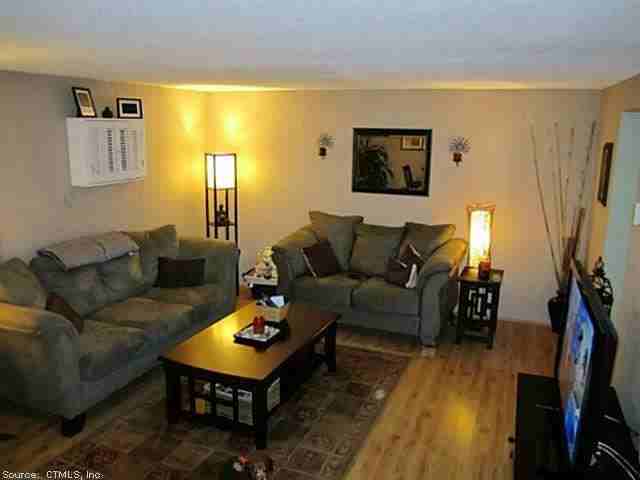 19 Lakeside Dr - Photo 2 of 4