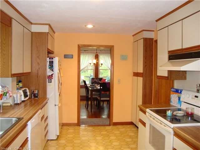 388 Plains Rd - Photo 3 of 12