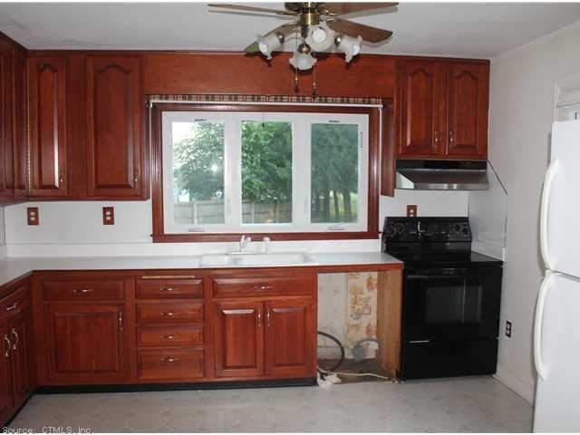 74 Main St - Photo 3 of 8