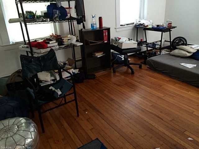 206 St John St - Photo 2 of 5
