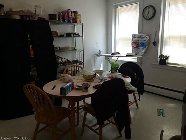 206 St John St - Photo 3 of 5