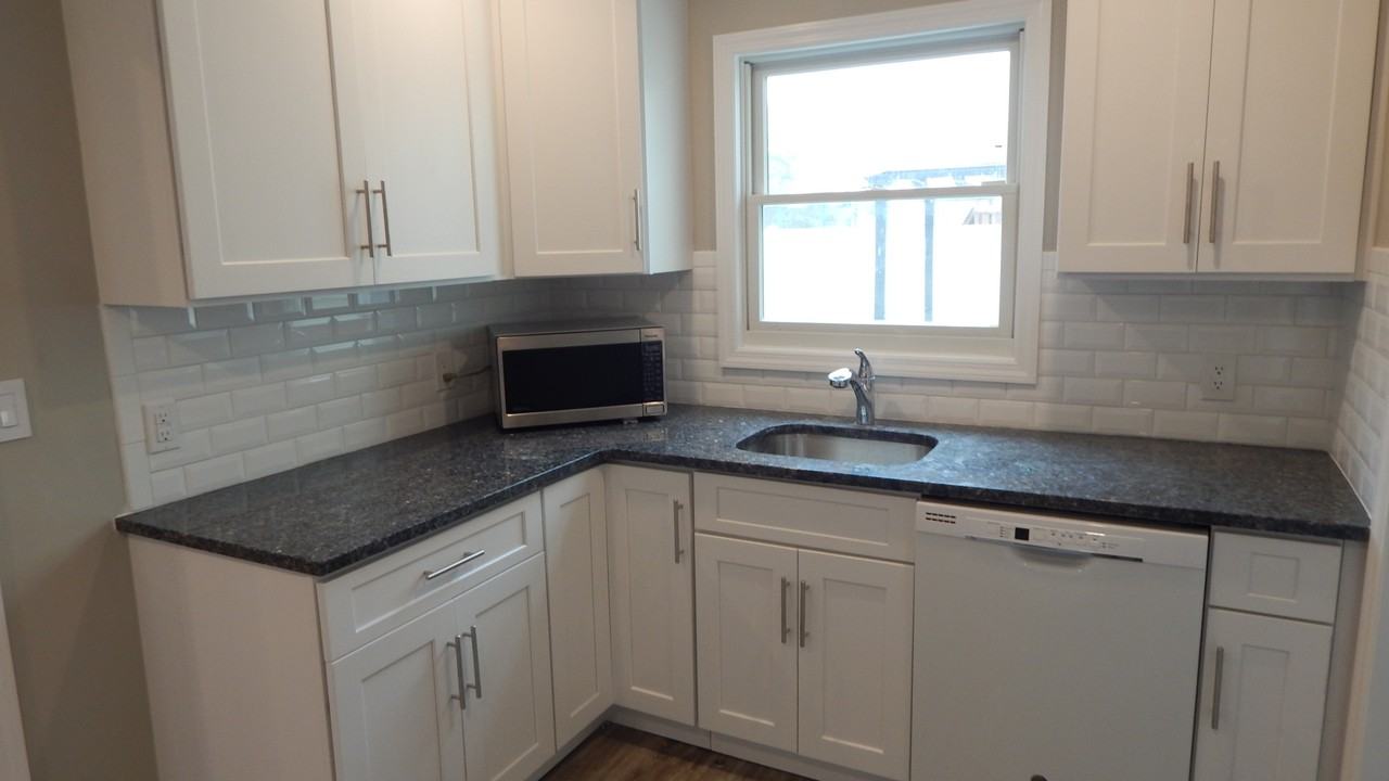 69 Rose - Photo 3 of 14