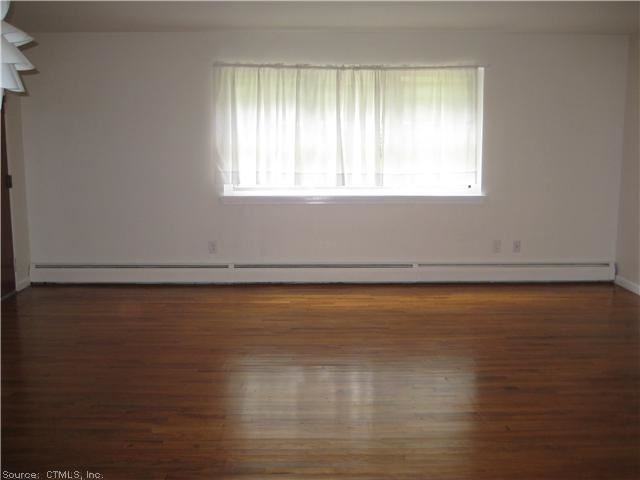 480 Oak Ave - Photo 2 of 5