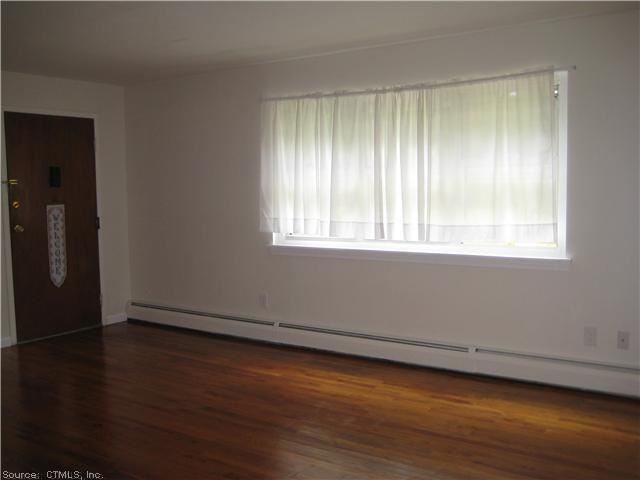 480 Oak Ave - Photo 3 of 5