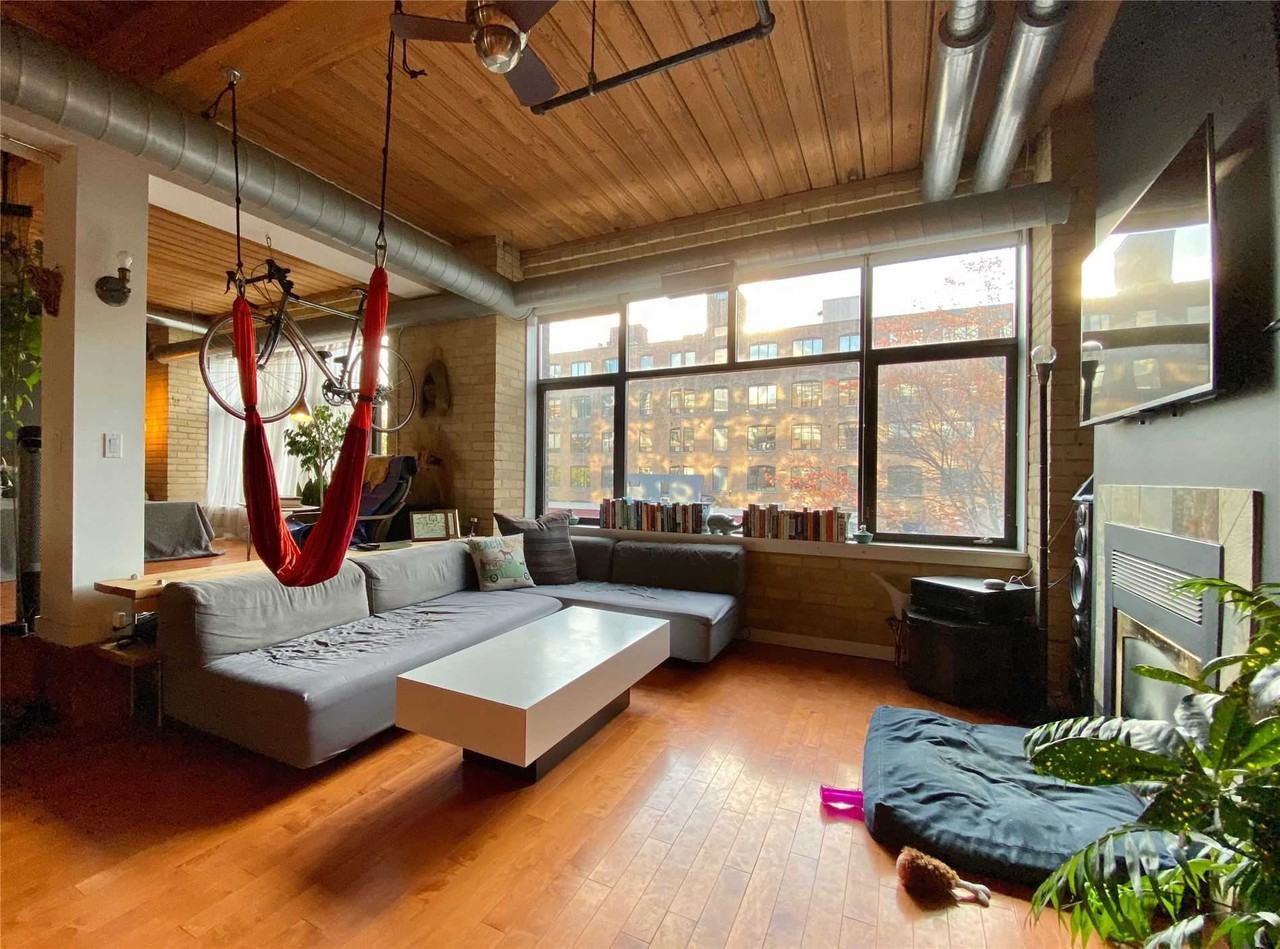 436 Wellington Street West #204