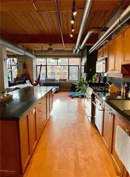 436 Wellington Street West #0204