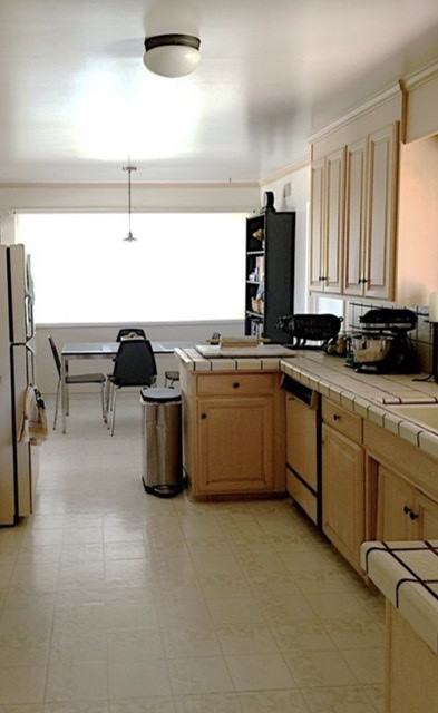 8 Karen Ct - Photo 3 of 15