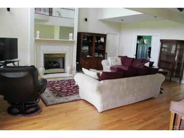 1 Knollcrest Dr - Photo 3 of 25