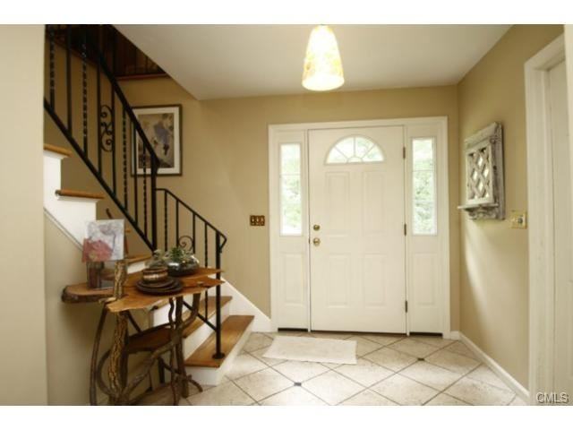 6 Valley Forge Ln - Photo 2 of 23