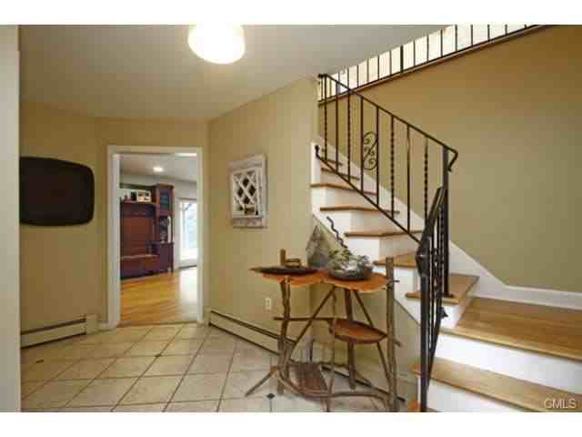 6 Valley Forge Ln - Photo 3 of 23