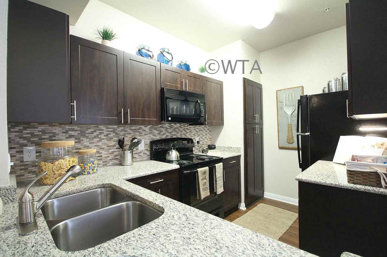 620 & 2222 - Photo 2 of 8