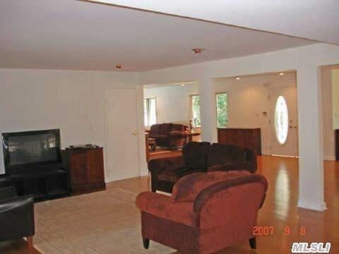 47 Roundtree Dr - Photo 3 of 8