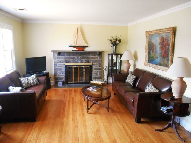 456 Fairview Ave - Photo 2 of 15