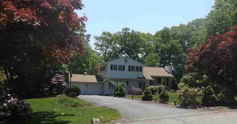 23 Lakeview Dr - Photo 2 of 13