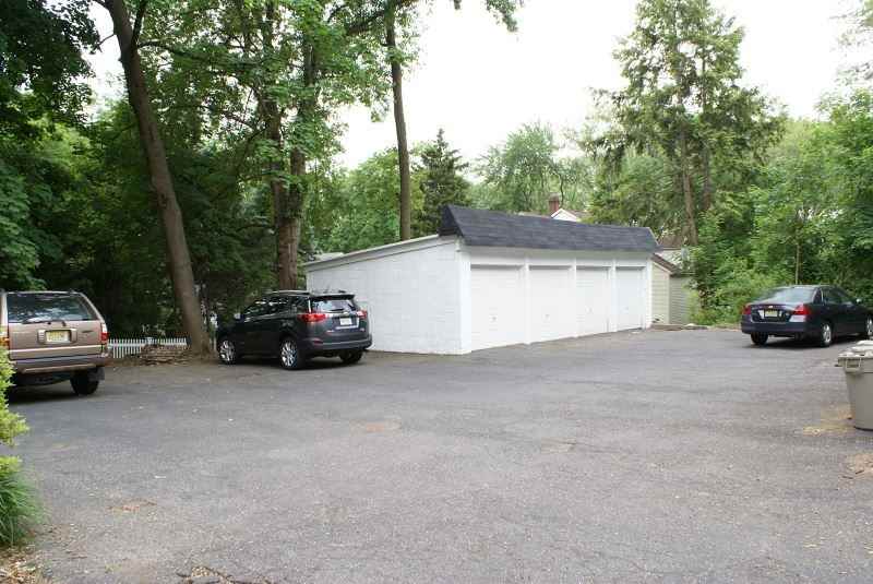 295 Lincoln Ave - Photo 2 of 24