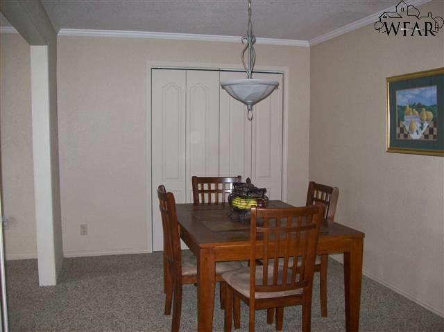 606 Sycamore - Photo 3 of 9