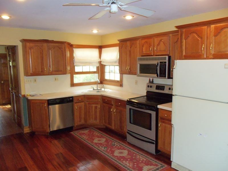 147 Millbrook Ave - Photo 2 of 20