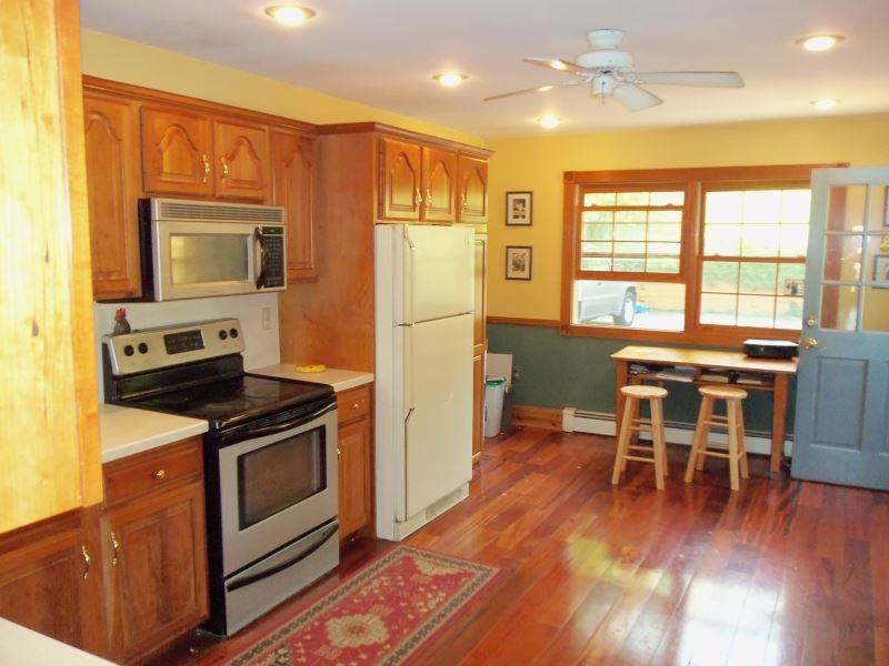 147 Millbrook Ave - Photo 3 of 20