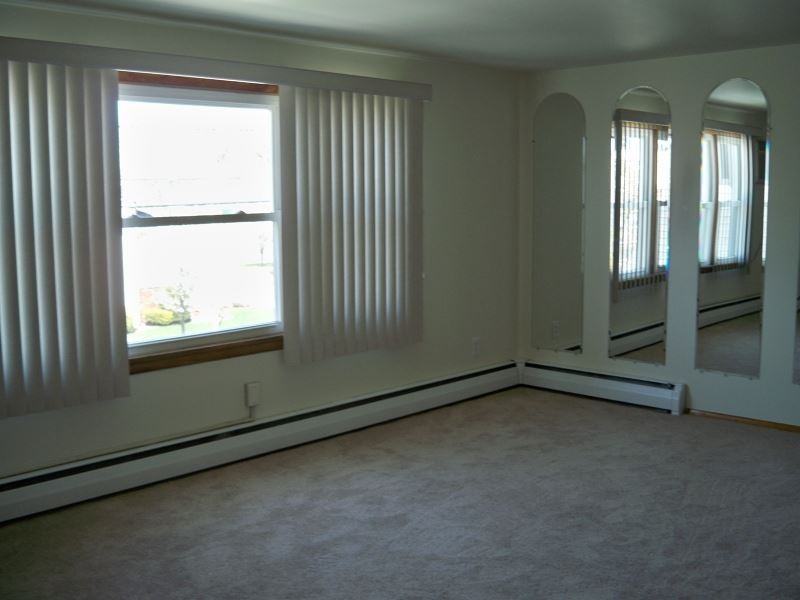 125 Vreeland Ave - Photo 2 of 9