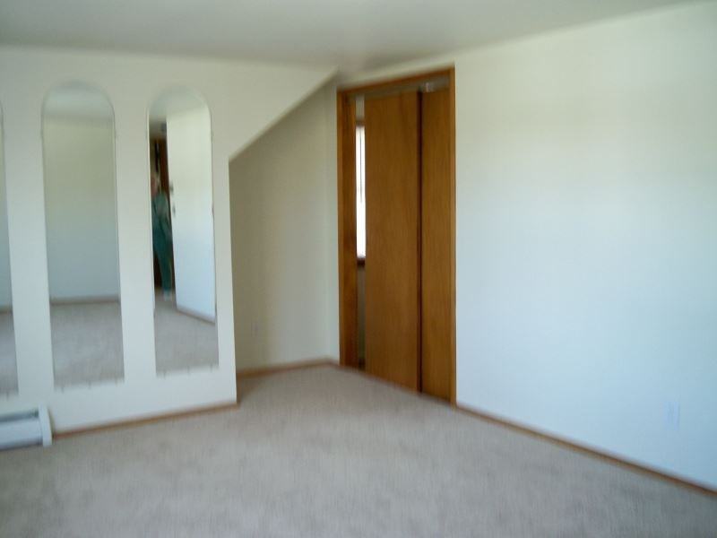 125 Vreeland Ave - Photo 3 of 9