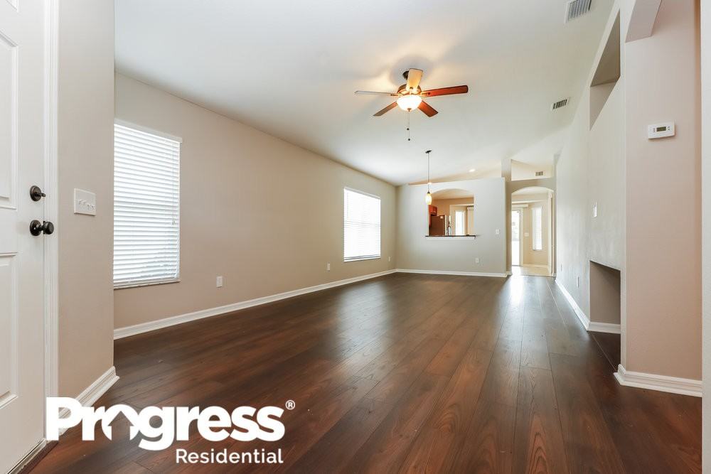 18140 Cypress Bay Pkwy - Photo 3 of 16