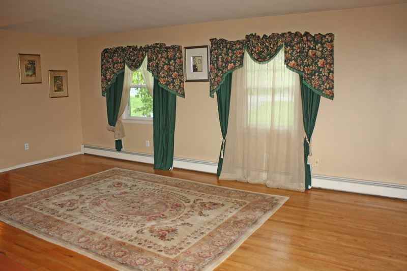 21 Warren Rd - Photo 2 of 11