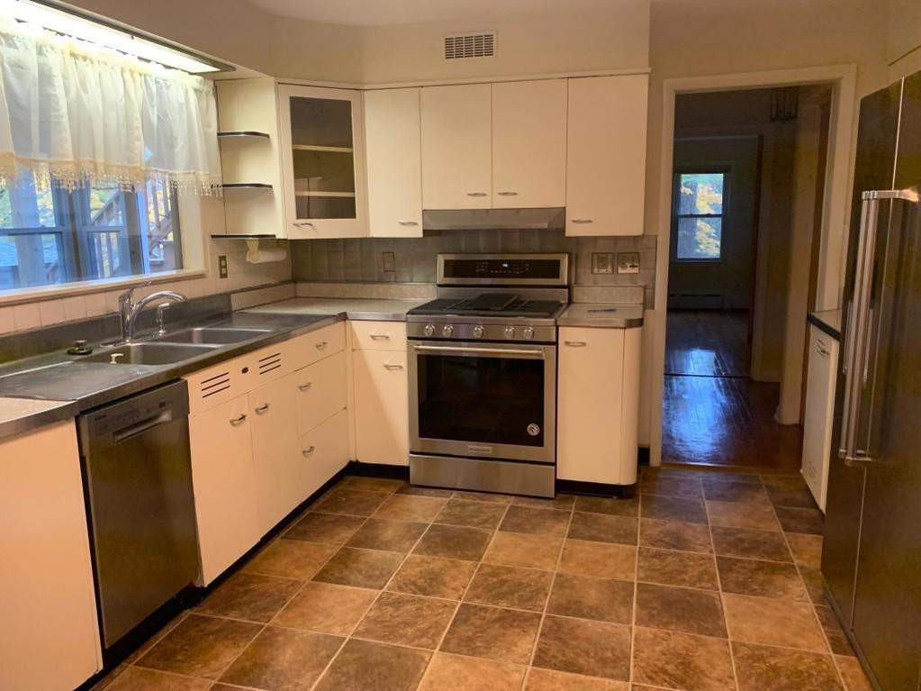 1325 Park Row #1 - Photo 2 of 10