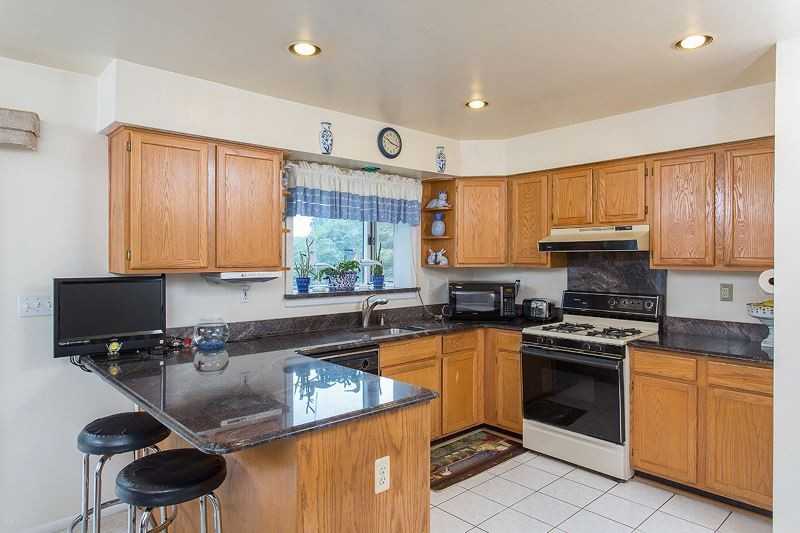 17 Dayton Crescent - Photo 3 of 21