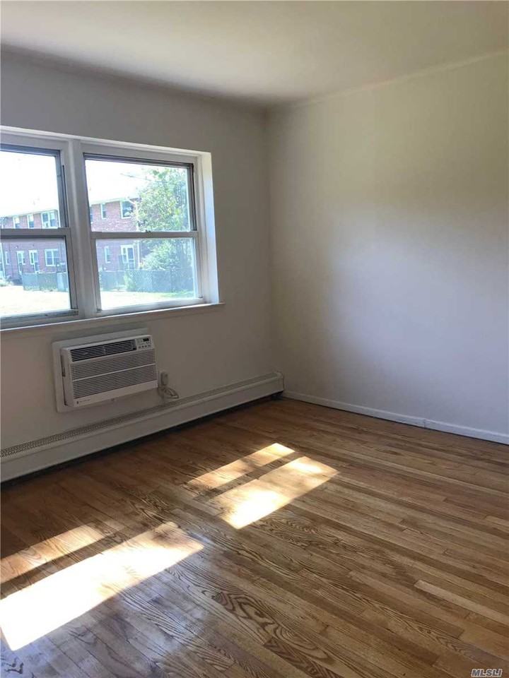 260 Flower Rd - Photo 2 of 7