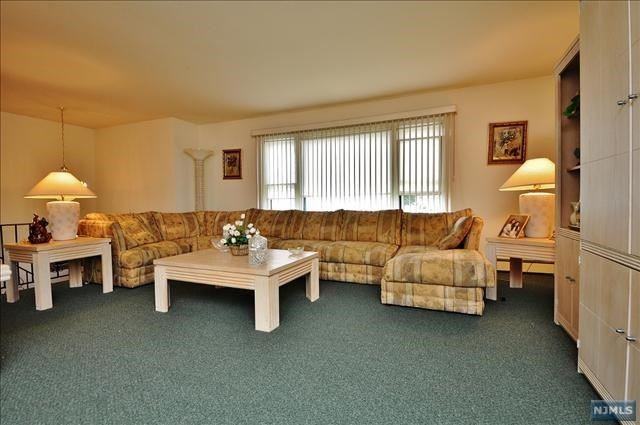 147 Forest Ave - Photo 3 of 12