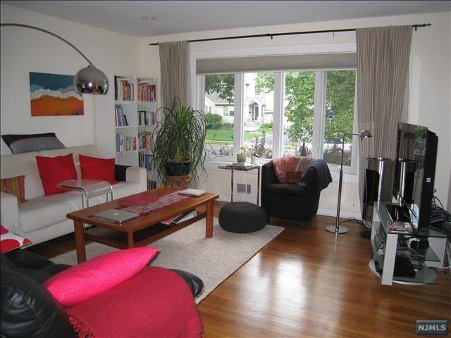 218 Fairmount Ave - Photo 2 of 10