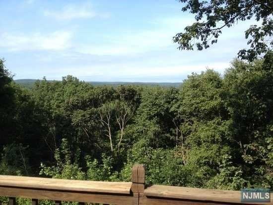 625 Mountain Rd - Photo 2 of 11