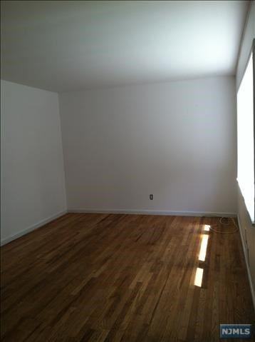 109 Bergen Ave - Photo 2 of 6