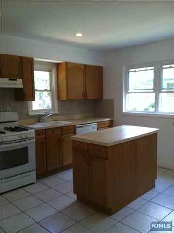 109 Bergen Ave - Photo 3 of 6