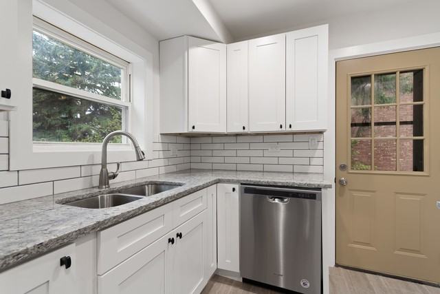 3136 Lincoln - Photo 3 of 24