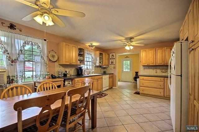 11 Amelia Dr - Photo 3 of 12