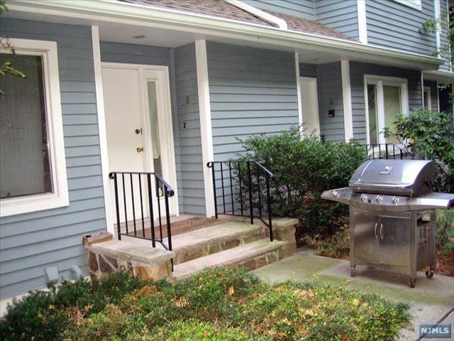 8 Skyview Terrace #8 - Photo 2 of 25