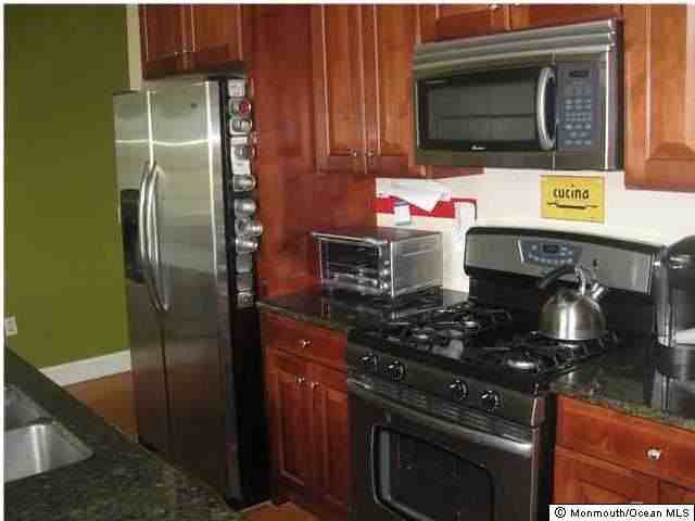 1713 Main St #302 - Photo 3 of 14