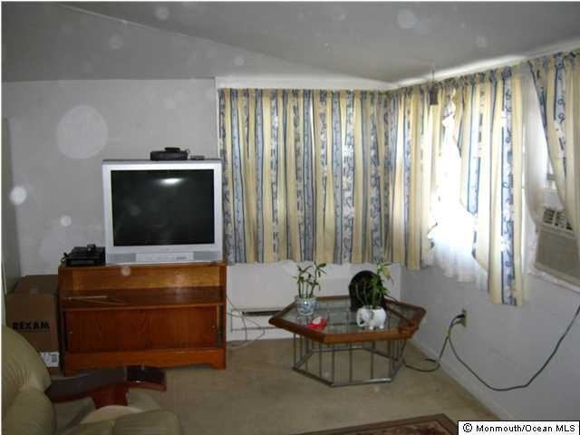 45 Shoreland Terrace - Photo 3 of 13