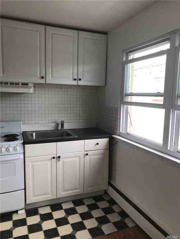 4222 Merrick Rd - Photo 3 of 8