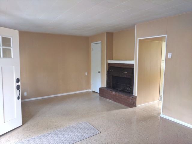 430 Nw Spencer Ave - Photo 3 of 17