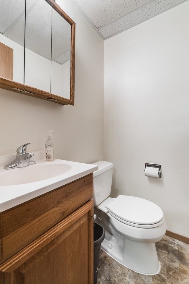 820 W Hillcrest Dr - Photo 3 of 31