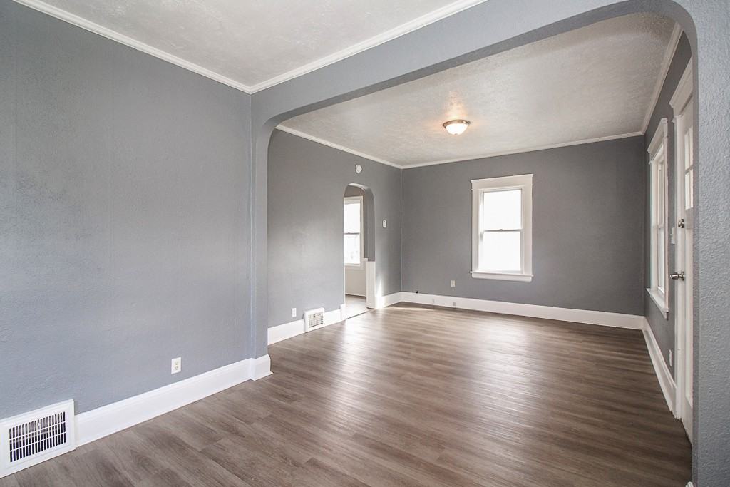 13436 Astor Ave - Photo 3 of 33