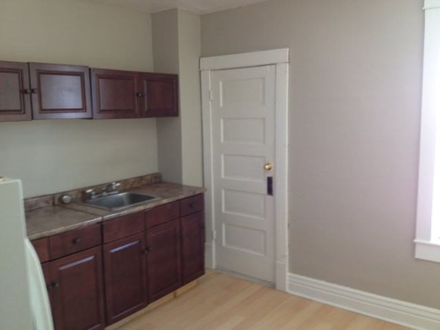 315 2-315 Redwood Avenue - Photo 3 of 9