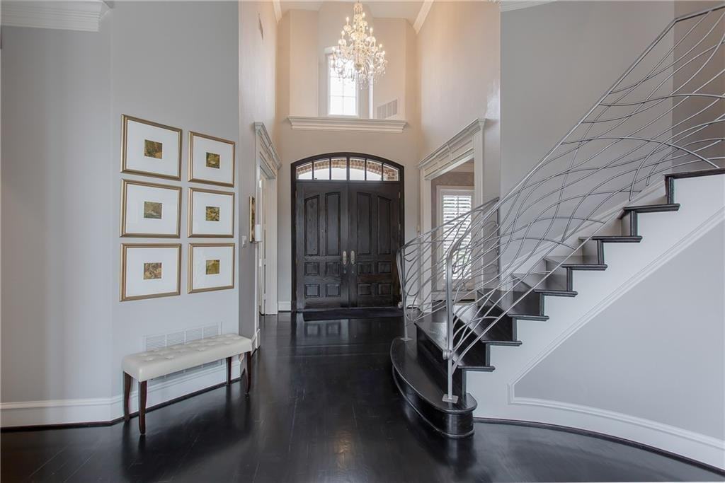 5713 Mccall Drive - Photo 3 of 34